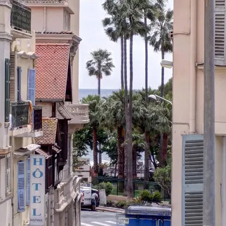 2mn/45m2/vue Mer/inernet/clim/parking Prive Appartement *