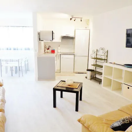2mn/45m2/vue Mer/inernet/clim/parking Prive Apartment *